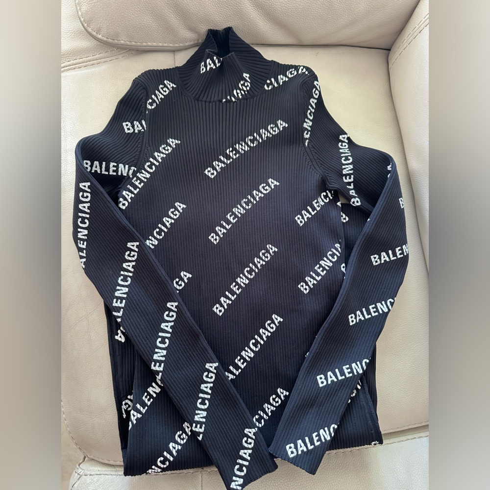 Elegant Balenciaga Black and White Long Sleeve Dress - Picture 10 of 11